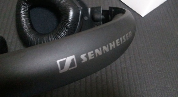 SENNHEISER（ゼンハイザー）RS160のプラスチックの材質の感じ