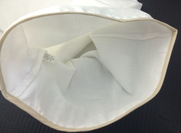 封筒式の枕カバーの口の部分